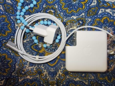 Apple 45W MagSafe Macbook 13-inch and Macbook Pro 13-inch charger