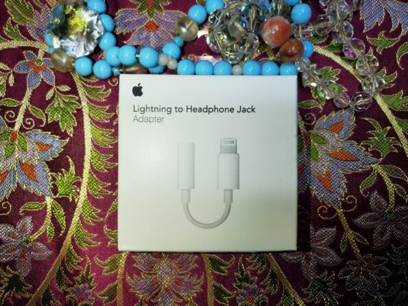 Lightning to 3.5 mm Headphone Jack Adapter