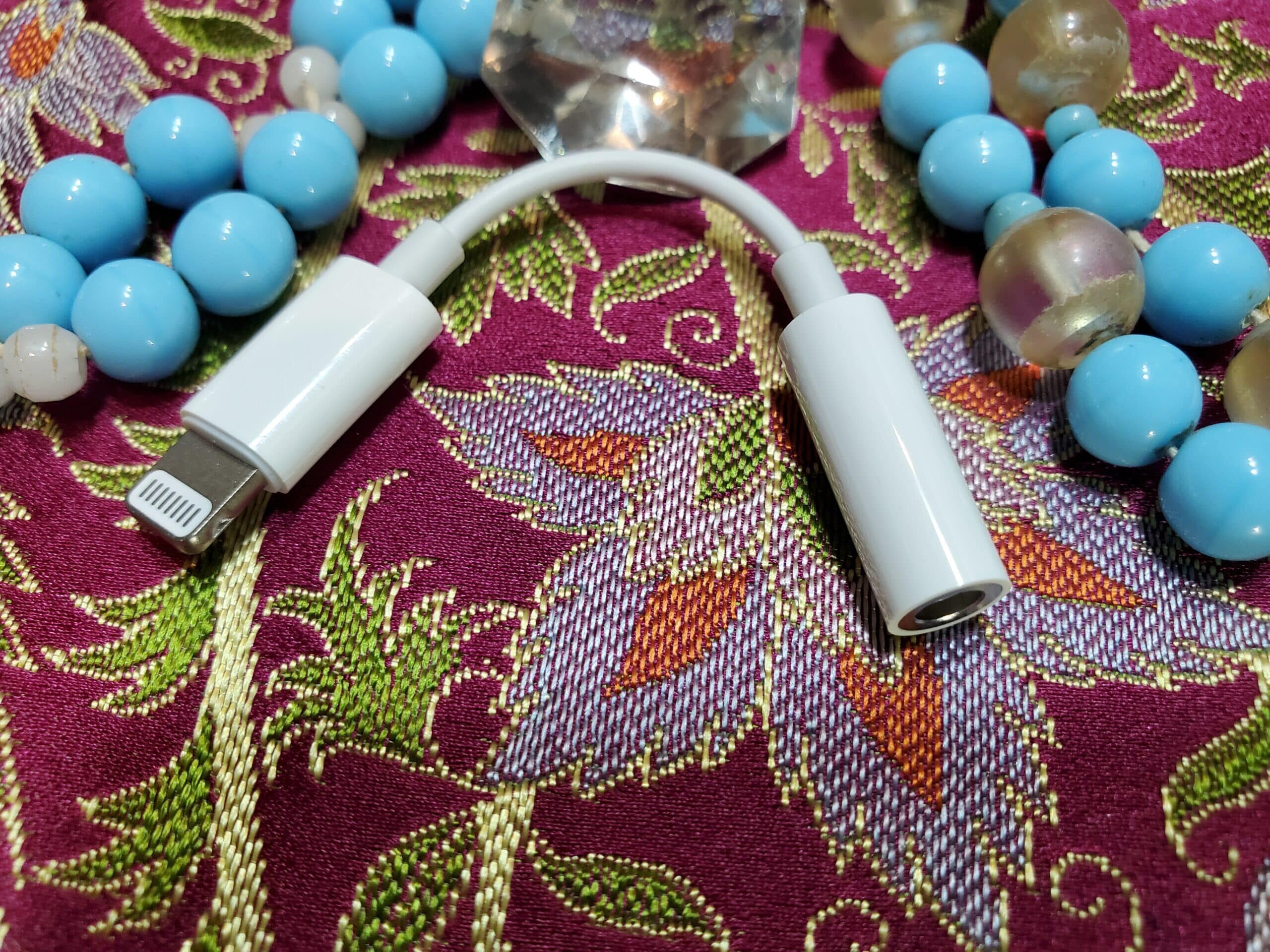 20240925_021220 Lightning connector to 3.5 mm headphone jack adapter