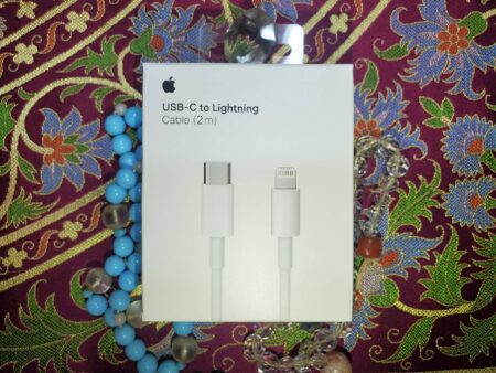Apple USB-C to Lightning cable 2m front of the box