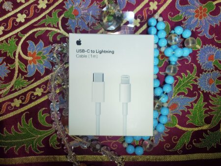 Apple USB-C to Lightning cable 2m front of the box