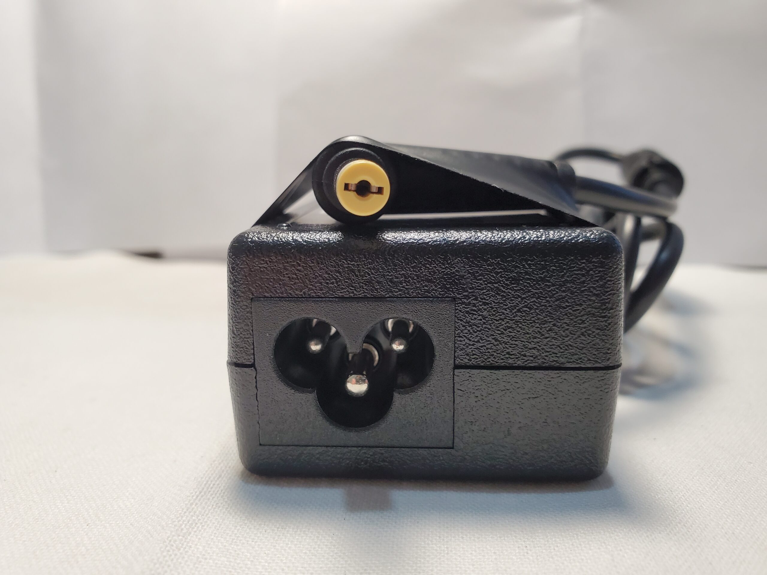 20251203_173831 Acer laptop charger 65w 19V - 3.42A. 5.5x1.7mm connector.