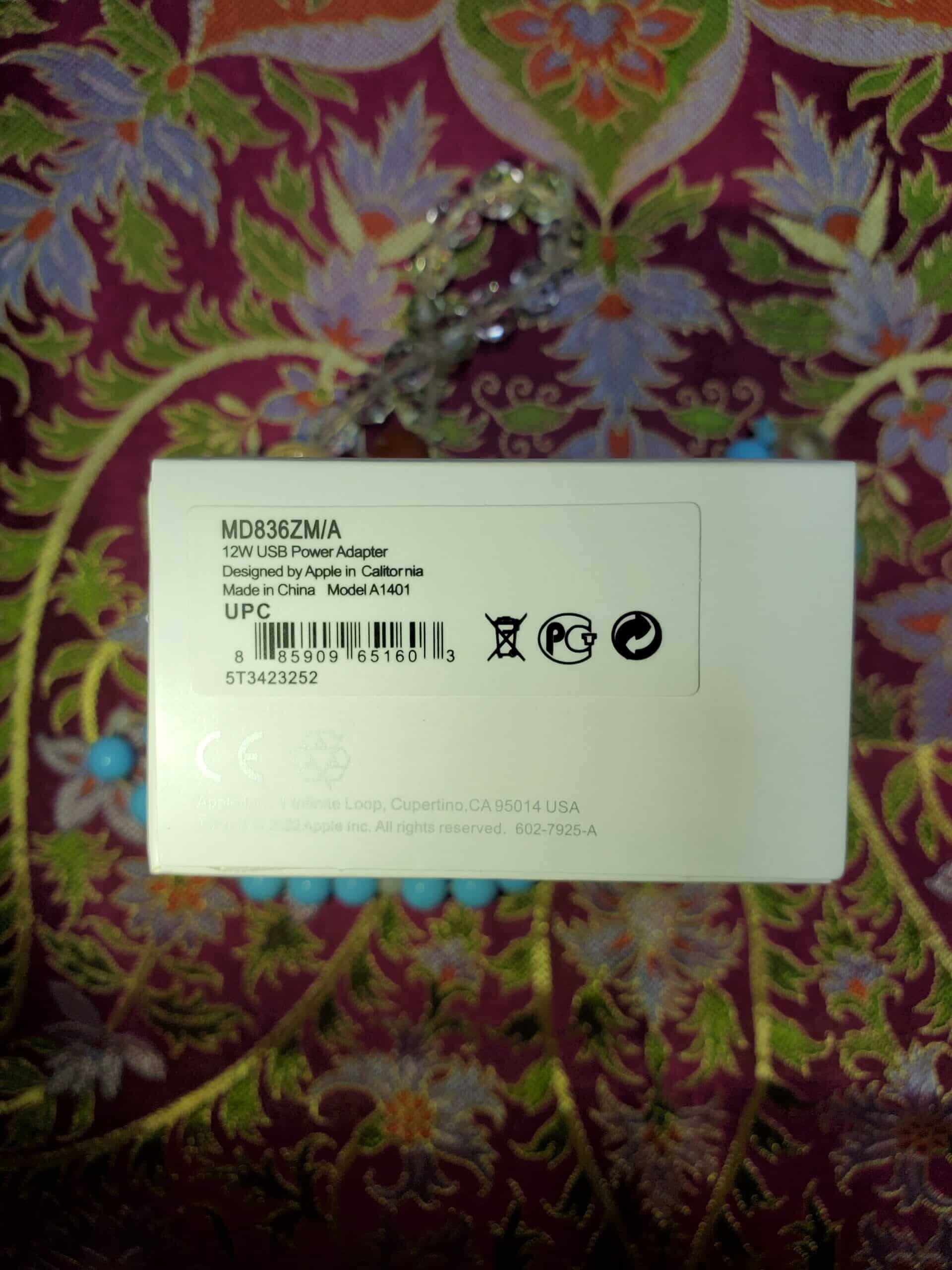 20240923_053007 Apple 12W USB Power Adapter დამტენის ყუთის დაბლითა მხარე