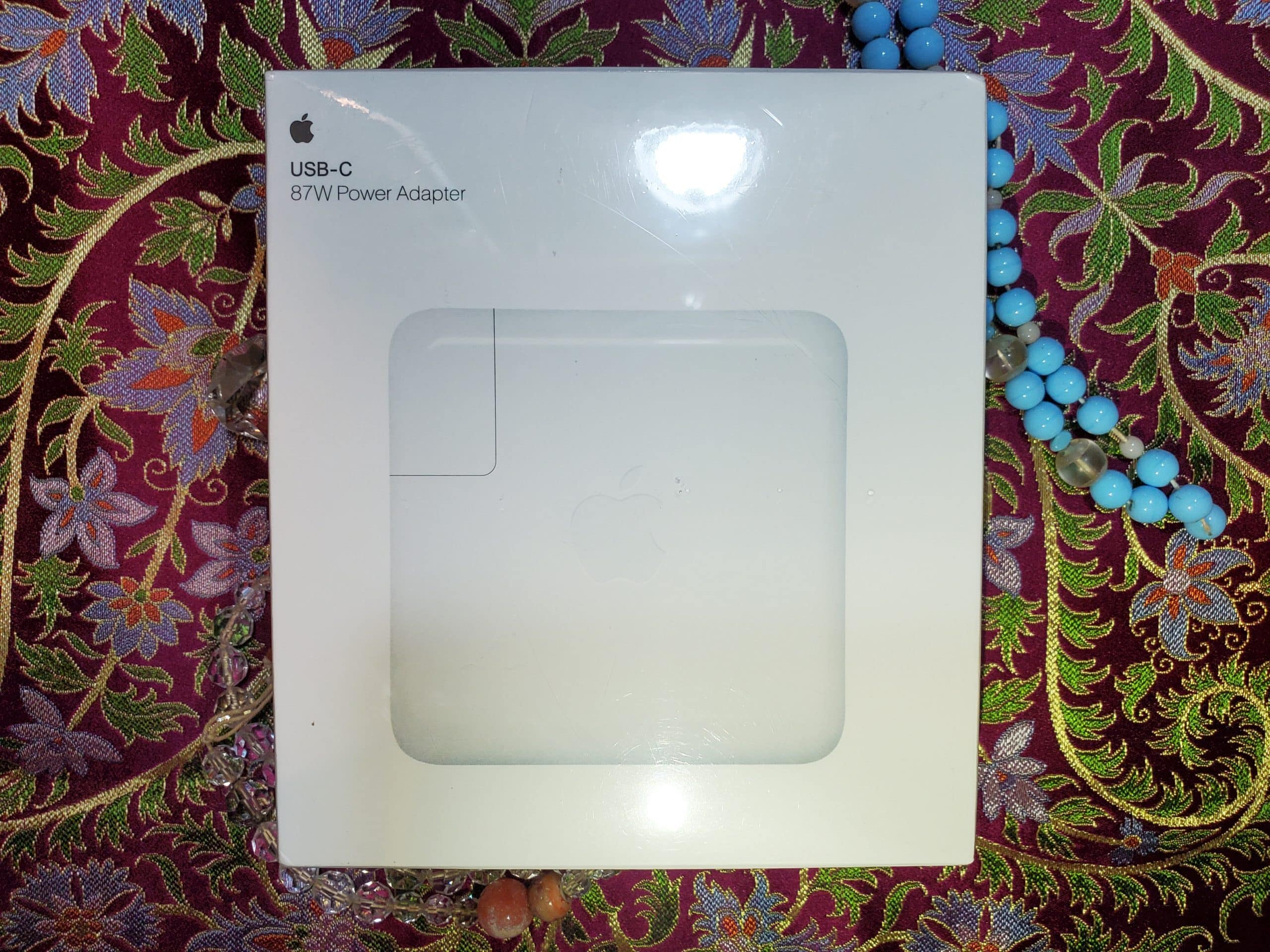 20240927_020806 Apple 87W USB-C Power Adapter - Macbook Pro დამტენის ყუთის წინა მხარე