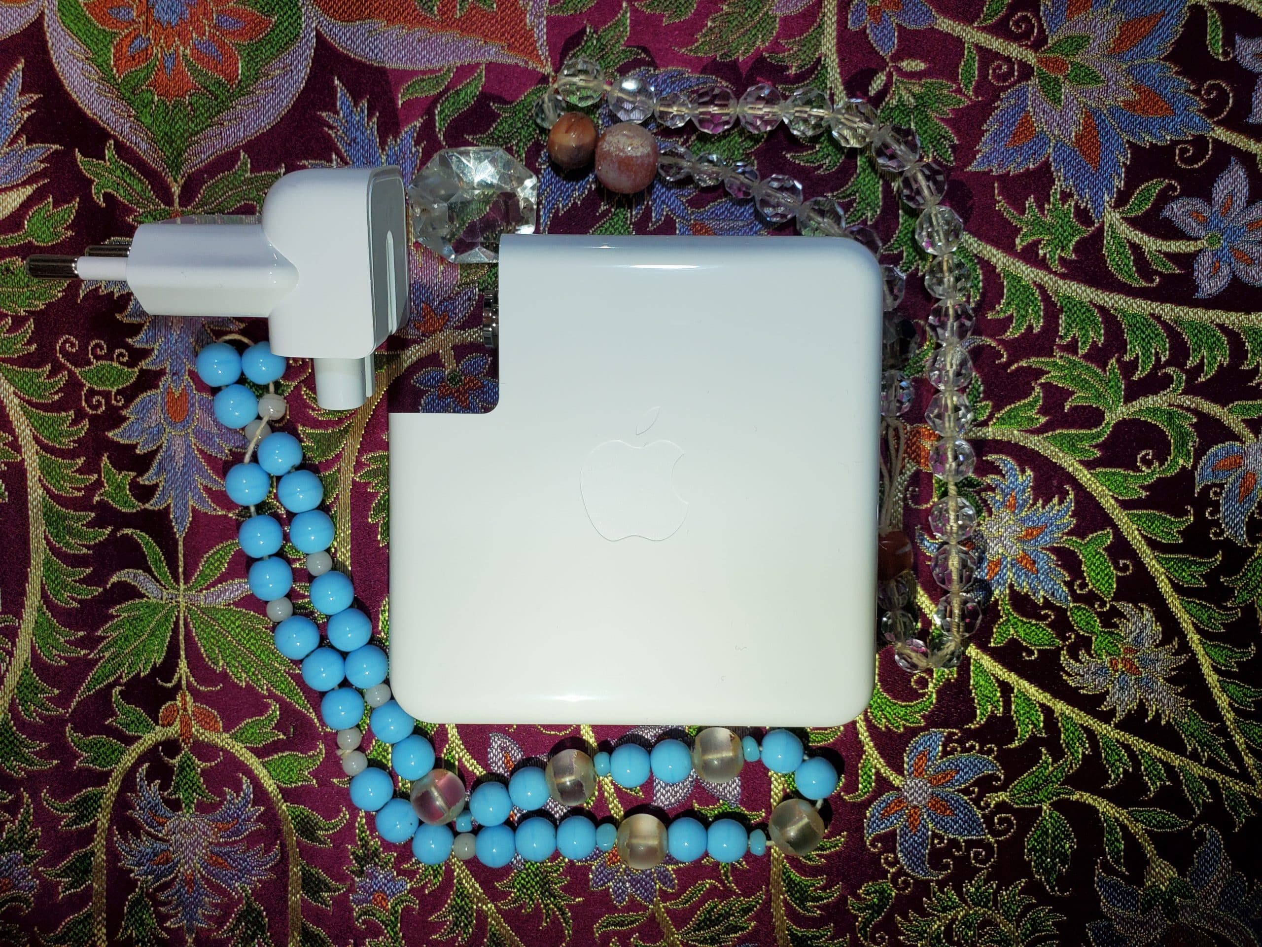 20240927_021349 Apple 87W USB-C Power Adapter