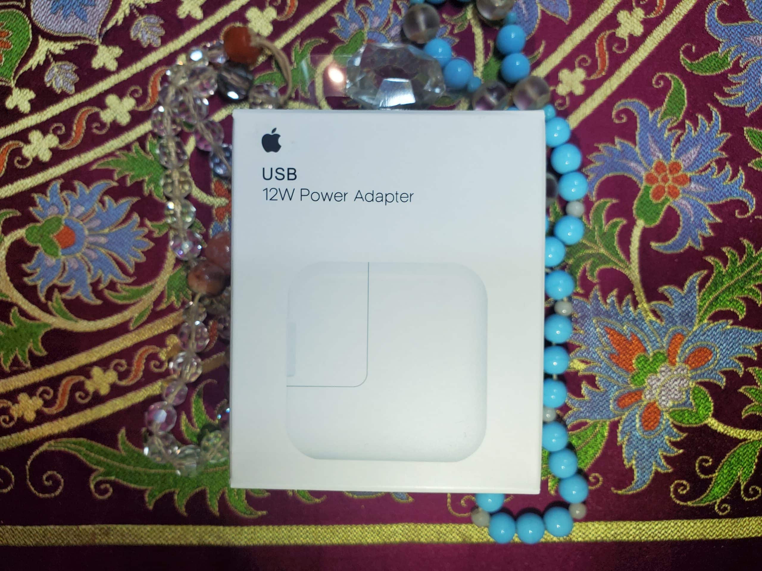 20241007_000435 Apple 12W USB Power Adapter დამტენის ყუთის წინა მხარე