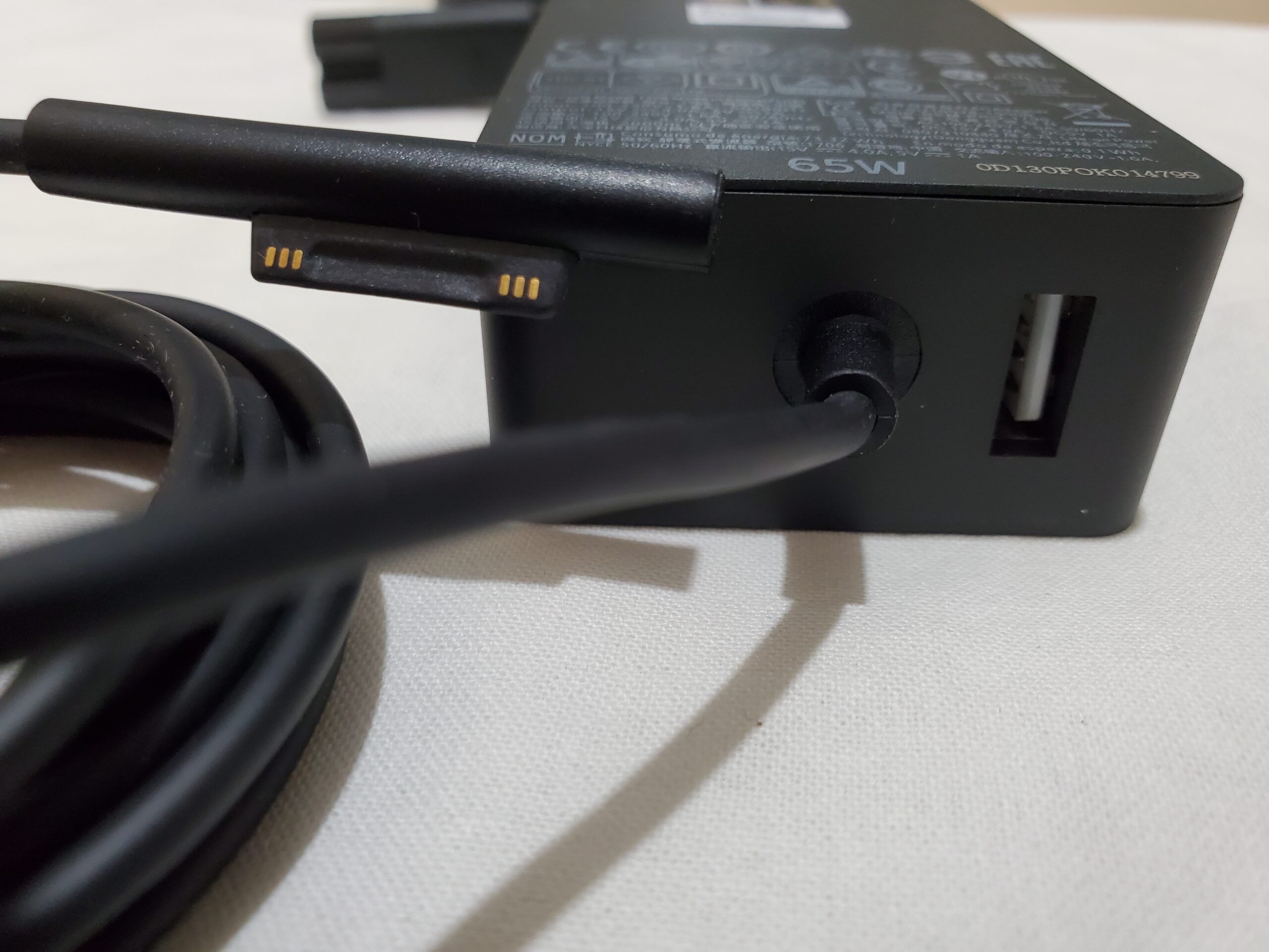 20251104_220635 Microsoft Surface pro charger 65w 1706