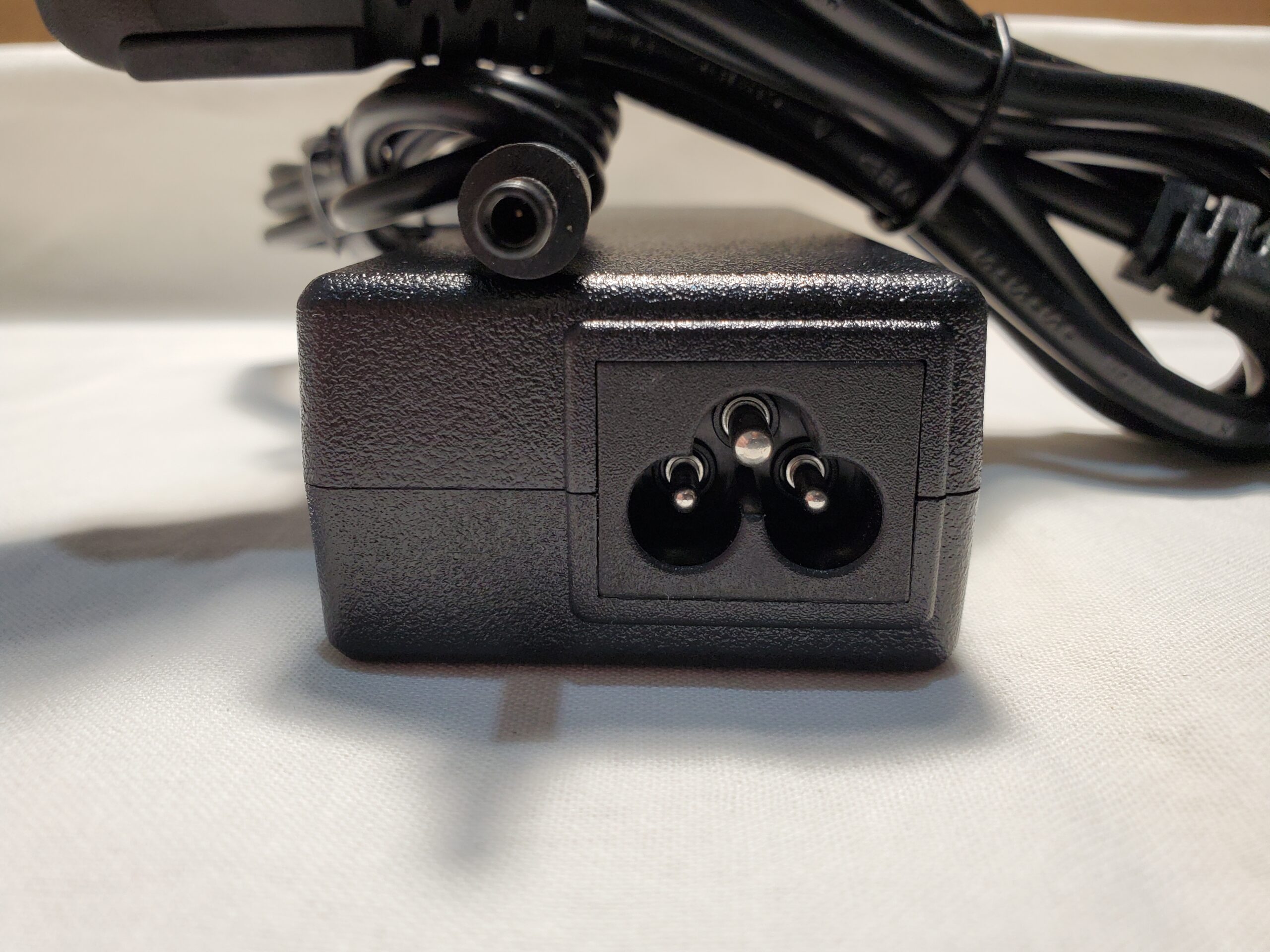 20251106_204546 DELL 90 watt 4.5mm 3mm charger connectors