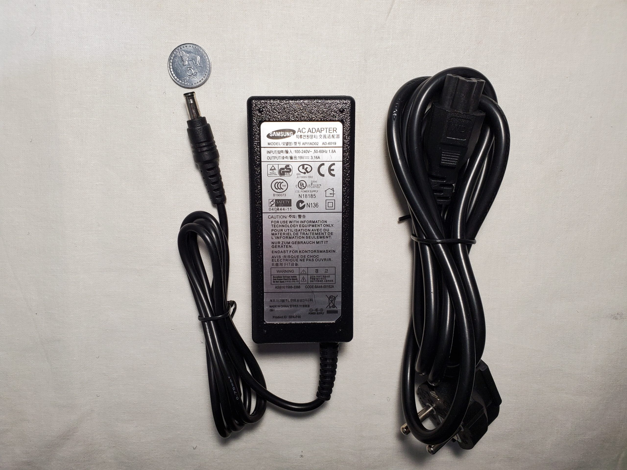 20251111_215706 Samsung laptop charger 60w 19V – 3.16A 5.5mm/2.5mm with power cord