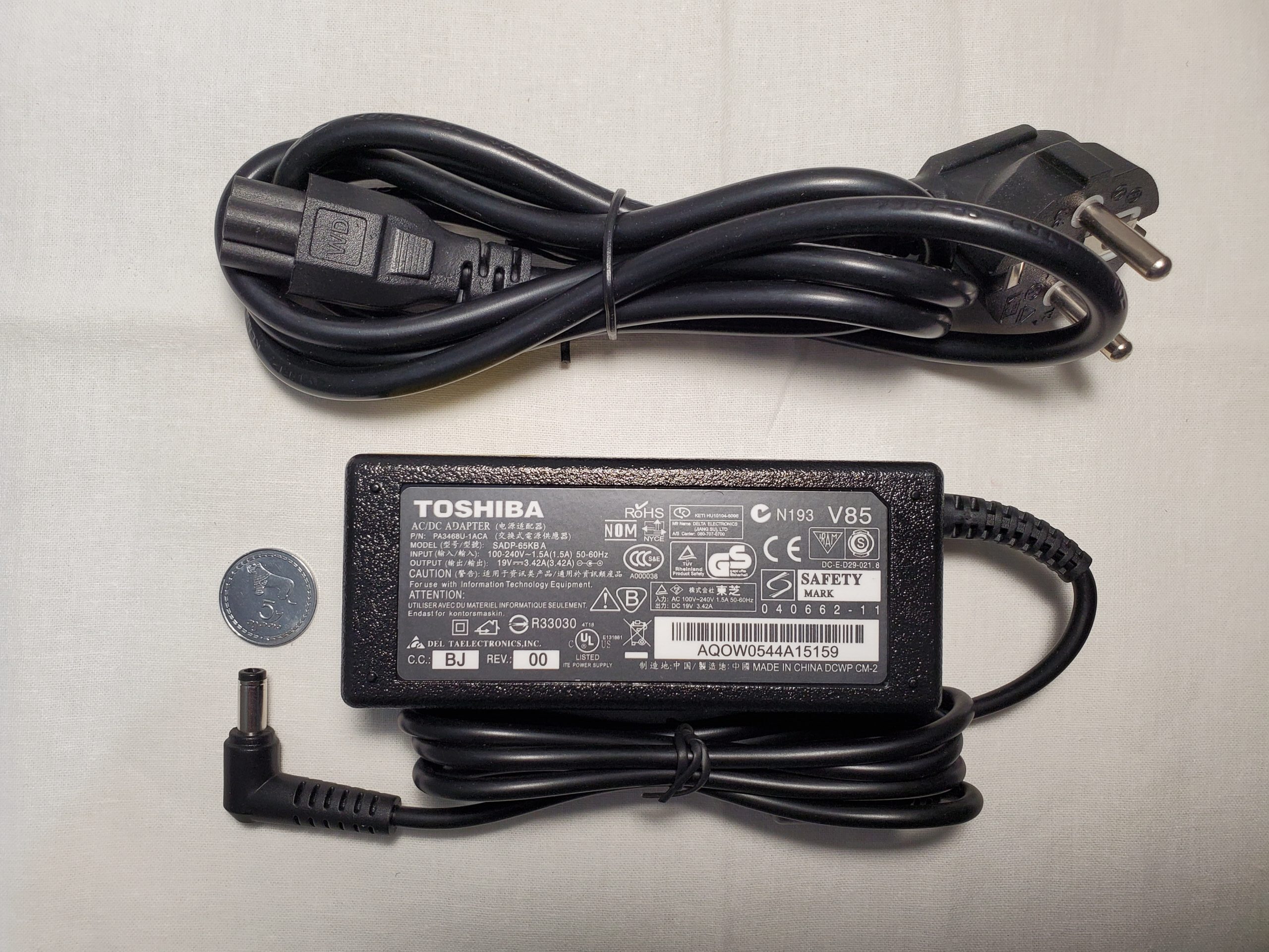 20251112_201539 Toshiba Laptop charger 65w 19A - 3.42A. 5.5x2.5mm connector. with power cable
