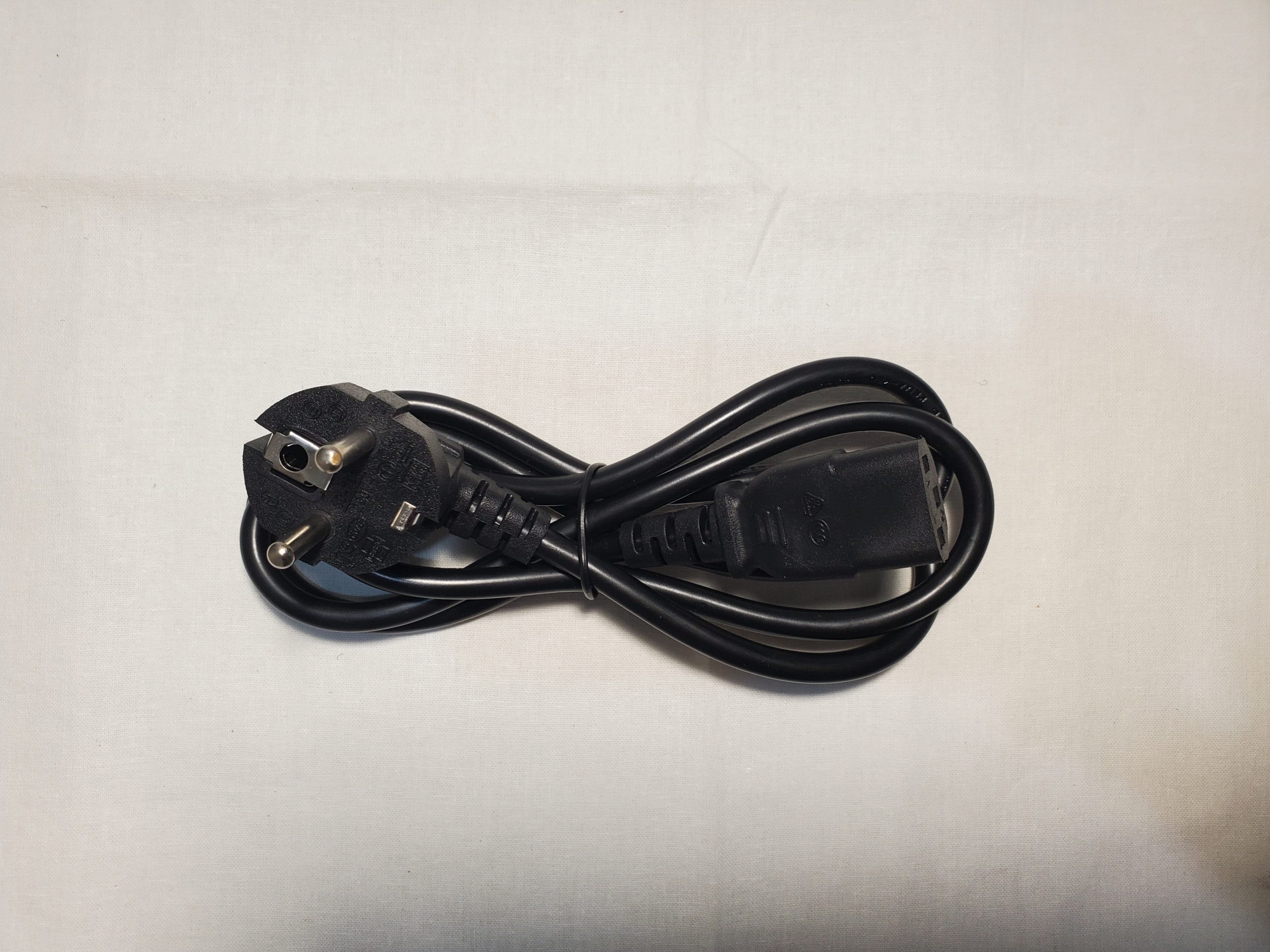 20251119_194914 Laptop charger and Computer power supply cable C13 IEC 60320