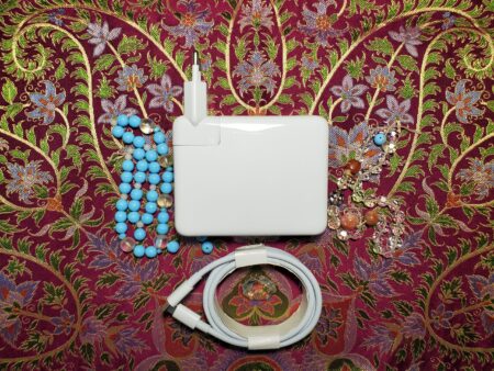 Apple MacBook 140W USB-C Charger